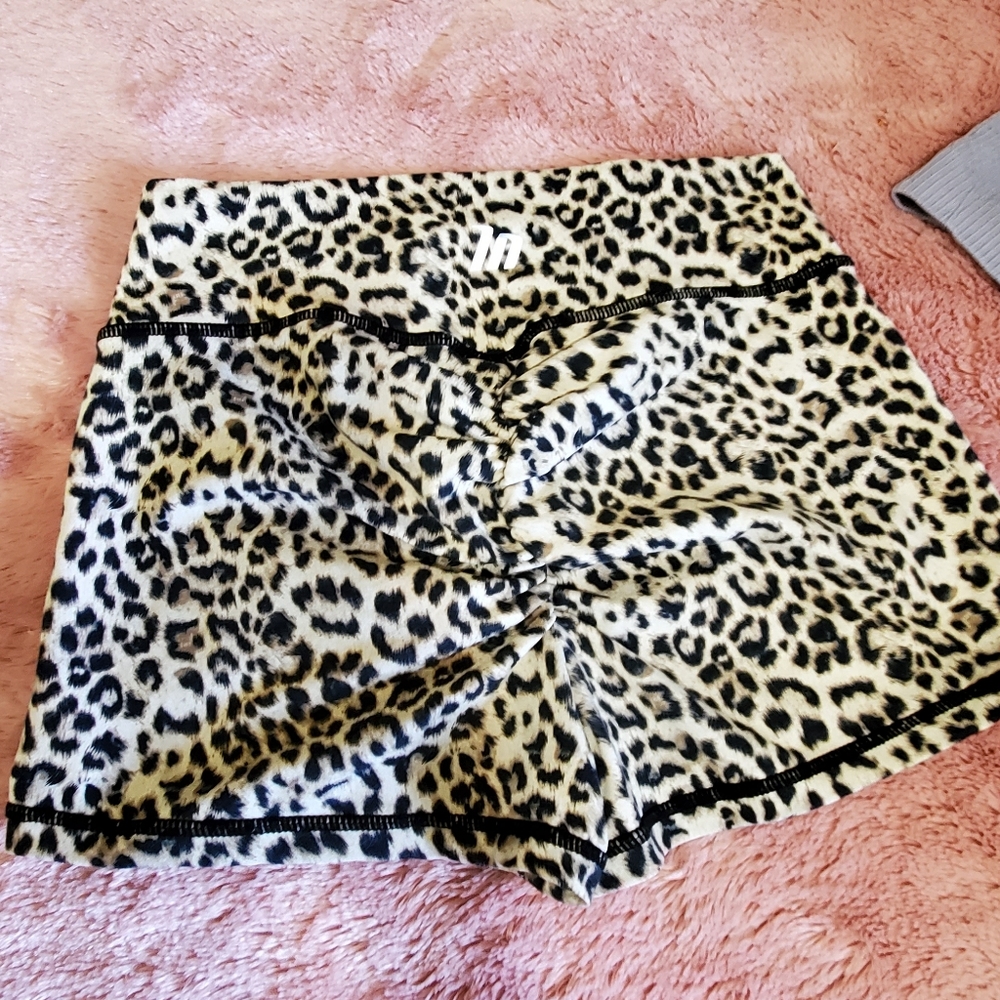 Rouched butt shorts